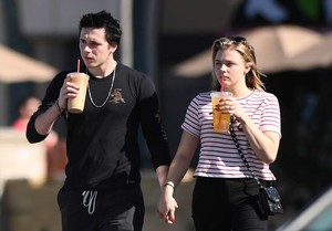 Chloe-Moretz-with-Brooklyn-Beckham-gabbing-iced-coffees--14.jpg