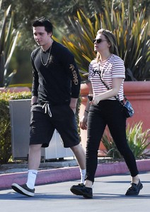 Chloe-Moretz-with-Brooklyn-Beckham-gabbing-iced-coffees--18.jpg