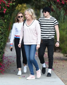 Chloe-Moretz-with-her-mom-and-Brooklyn-Beckham-out-in-LA--07.jpg