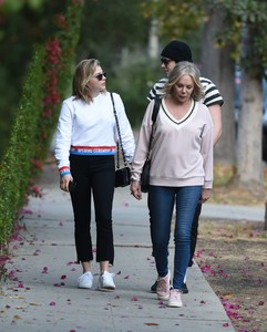 Chloe-Moretz-with-her-mom-and-Brooklyn-Beckham-out-in-LA--11.jpg