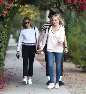 Chloe-Moretz-with-her-mom-and-Brooklyn-Beckham-out-in-LA--13.jpg