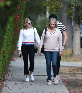 Chloe-Moretz-with-her-mom-and-Brooklyn-Beckham-out-in-LA--15.jpg