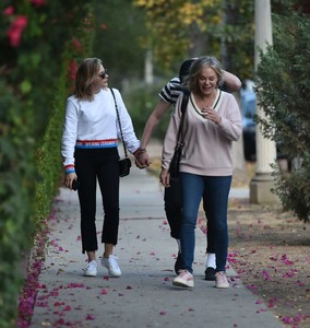 Chloe-Moretz-with-her-mom-and-Brooklyn-Beckham-out-in-LA--16.jpg