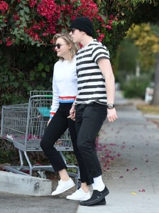 Chloe-Moretz-with-her-mom-and-Brooklyn-Beckham-out-in-LA--23.jpg