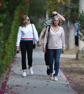 Chloe-Moretz-with-her-mom-and-Brooklyn-Beckham-out-in-LA--36.jpg