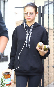 selena-gomez-at-alfred-coffee-in-la-11317-2.jpg