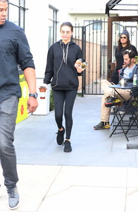 selena-gomez-at-alfred-coffee-in-la-11317-32.jpg