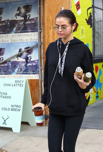 selena-gomez-at-alfred-coffee-in-la-11317-9.jpg