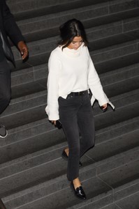 selena-gomez-leaving-mortons-steakhouse-in-la-11317-17.jpg