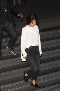 selena-gomez-leaving-mortons-steakhouse-in-la-11317-8.jpg