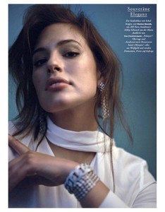 Ashley-Graham-Editorial08.thumb.jpg.a533fee58ac71ec090fadda30f2aae08.jpg