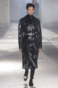 Proenza-Schouler-RF18-0680.thumb.jpg.89aa9f322d8412aee087d68018b04359.jpg