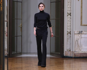 Victoria+Beckham+Runway+February+2018+New+3Y9AW8WSyjkx.jpg