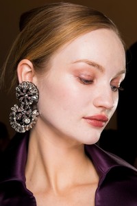 badgley-mischka-fw18clarab5.thumb.jpg.595921071251a7d5001d1004c0174f62.jpg