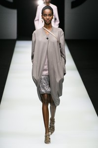 giorgio-armani-rf18-0021.thumb.jpg.2e78f77d3069ee851122ef045b246c2a.jpg