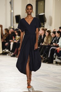 jacquemus-rf18-1114.thumb.jpg.090cafd64c355157b0deb614a18b5533.jpg