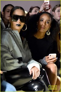 kelly-rowland-la-la-anthony-buddy-up-at-new-york-fashion-week-03.jpg