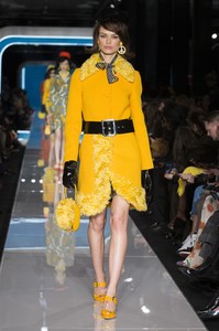 moschino-rf18-2393.thumb.jpg.80e38baaa463f7890736cfeec8f924cd.jpg