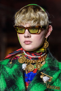 versace-clp-rf18-3011.thumb.jpg.25f1024c3f8f76ae6d93383d7d8721d8.jpg