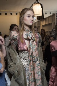 zimmermann-fw18b1.thumb.jpg.99c4e1138a6214aa60cc40fdd3bc8d12.jpg