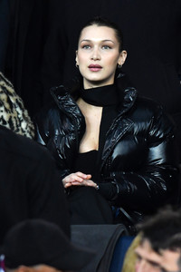 005_bellahadid_march2018.jpg