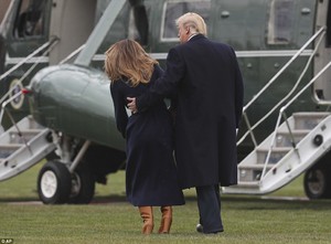 4A59410A00000578-5519565-Meet_cute_Melania_Trump_tripped_above_as_the_pair_walked_across_-a-72_1521485618737.jpg