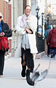 Candice-Swanepoel-out-and-about-in-New-York--06.thumb.jpg.6d3a223f66edb442b1c21f502c3b0499.jpg