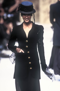 chanel-hc-ss-1993-4.thumb.jpg.d2ba523560c9068c3aa0dc894e096b98.jpg