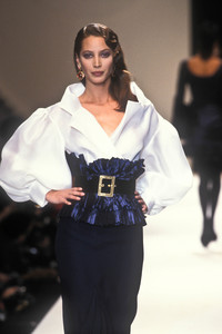 christian-dior-fw-1993-6.thumb.jpg.eeb2248c9d01318aa56d3708b7c02f2d.jpg