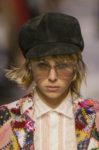 edie_dior_aw18_theimpression_2.thumb.jpg.3f0d24104fdf1d8cc1b3e5aae8d5ca1f.jpg