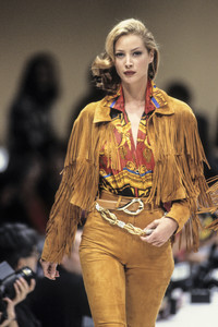 genny-fw-1992-2.thumb.jpg.d34e2da4eab788d05316ea0087e5ad8e.jpg