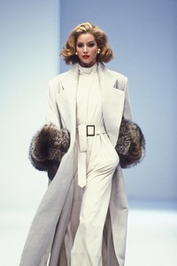 gianfranco-ferre-fw-1992-2.thumb.jpg.8e734e9de8f17fe40b4a5716df187bde.jpg