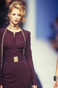 karl-lagerfeld-fw-1992-1.thumb.jpg.987d7642e0037667df33cd8bfbc18145.jpg