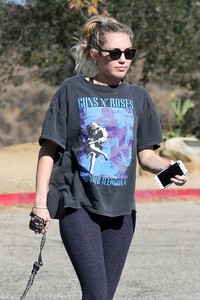 miley-cyrus-hike-with-her-dog-mary-jane-in-studio-city-0.jpg