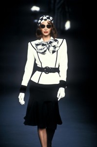 valentino-hc-fw-1992-1.thumb.jpg.865edd0c79fb8656a9fe3ddc04d6fd82.jpg