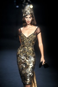 valentino-hc-fw-1992-5.thumb.jpg.d7d844c02617120e9e01681195342f21.jpg