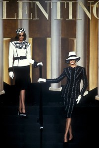 valentino-hc-fw-1992-8.thumb.jpg.f51b6b79a9415473f024523ee320b47f.jpg