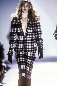 jil-sander-fw-1992-47.thumb.jpg.3432676facfa299f7b1e8402306799d2.jpg