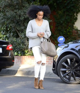 kelly-rowland-wearing-baggy-sweater-and-ripped-white-denim-los-angeles-02-20-2018-2.jpg