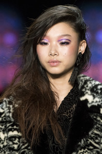 anna-sui-clp-rf18-0705.thumb.jpg.94895ea84b2a40e0b316a2696b0d1ffb.jpg