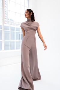 00005-cushnie-et-ochs-vogue-resort-2019-pr.thumb.jpg.b2be16ef8cd85ef7960078845a0c8e3b.jpg