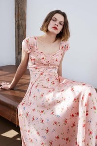 01-jill-stuart-resort-2018-lookbook.thumb.jpg.ae2cb0b758617c9e36b2368186468657.jpg