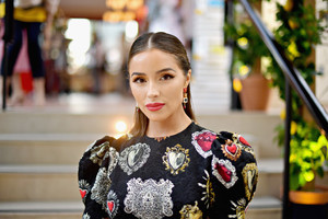 Olivia+Culpo+Dolce+Gabbana+Light+Blue+Italian+fMEeA5P0dTIx.jpg