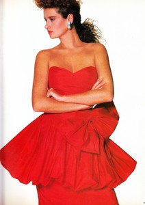 elle_uk_dec_1986_11.thumb.jpg.6094c0d5cb32af5dfbd0a9013cef924c.jpg