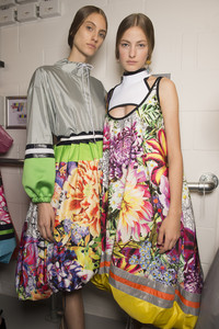 katrantzou-bks-v-rs18-1342.thumb.jpg.0d09eef32c8f00f7762160d2a81e44d3.jpg