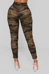 06-26-18_Studio_2_14-36-12_LP088CAMO_Olive0461_AJ.jpg