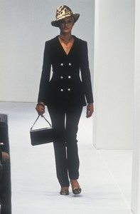 1715501413_DolceGabbana1996WomenRTW121.thumb.jpg.015186e09dfd6309a256bcd246705f5b.jpg