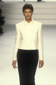 1845815516_RalphLauren1996WomenRTW48.thumb.jpg.3c7db258163b9b4d06bc76cb0065a5e9.jpg