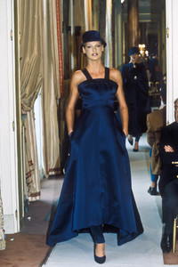 41793501_Chanel1996HauteCouture49.thumb.jpg.cd80d282c9a7825d54e22e690d99c121.jpg