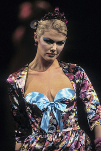 1057302159_BetseyJohnson1996WomenRTW70.thumb.jpg.ce080b7076da1d03176ba0ae4afbcca8.jpg